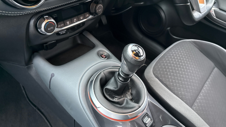 Nissan Juke 1.0 DiG-T N-Connecta 5dr Petrol Hatchback